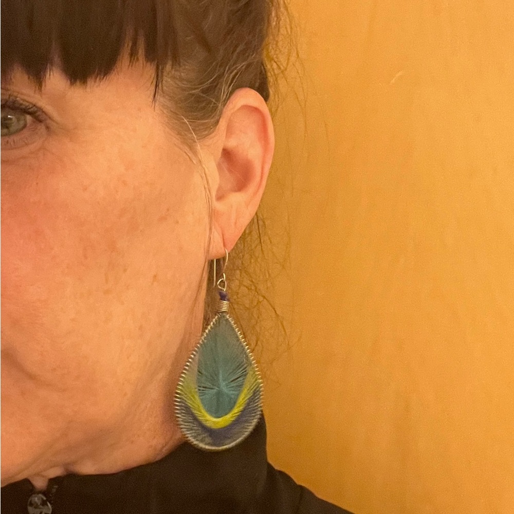 Wire wrapped thread earrings peacock - Picture 2 of 6